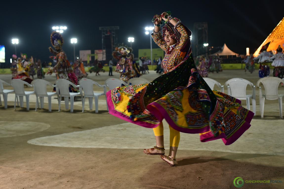 Live-Garba-Gandhinagar-Cultural-Forum-2019-Mega-Final-172