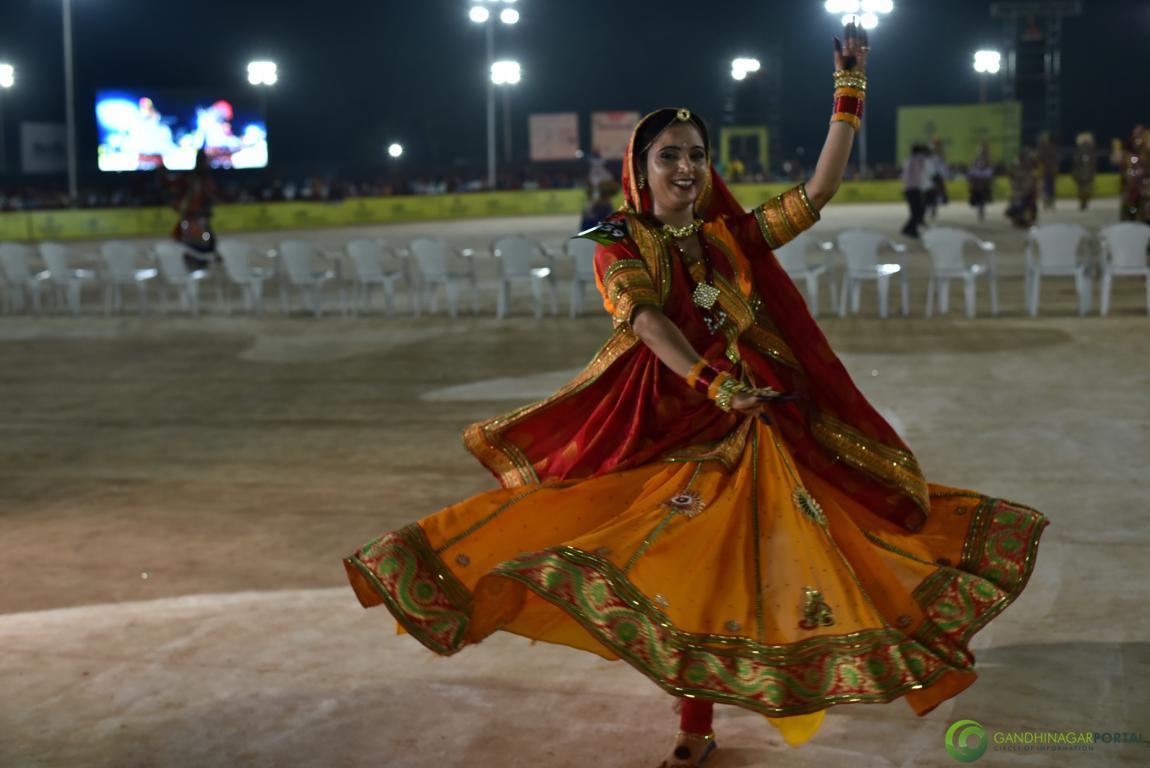 Live-Garba-Gandhinagar-Cultural-Forum-2019-Mega-Final-177