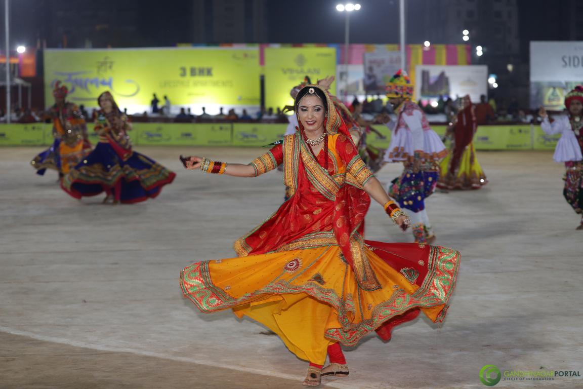 Live-Garba-Gandhinagar-Cultural-Forum-2019-Mega-Final-77